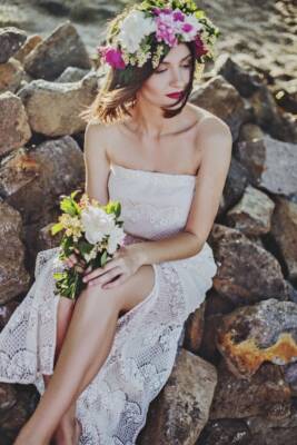 bride, fashion, style, dress, wedding dress, flowers, 2021, weddings 2021
